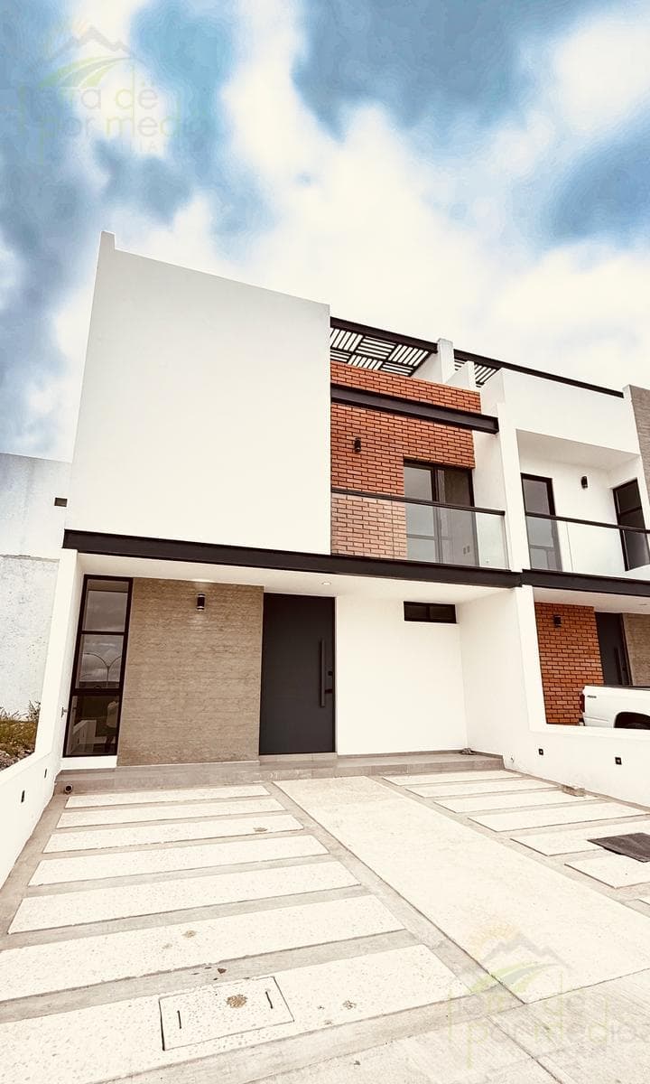 Designer Home in Zakia: Roof Garden and Potential for 5 Bedrooms