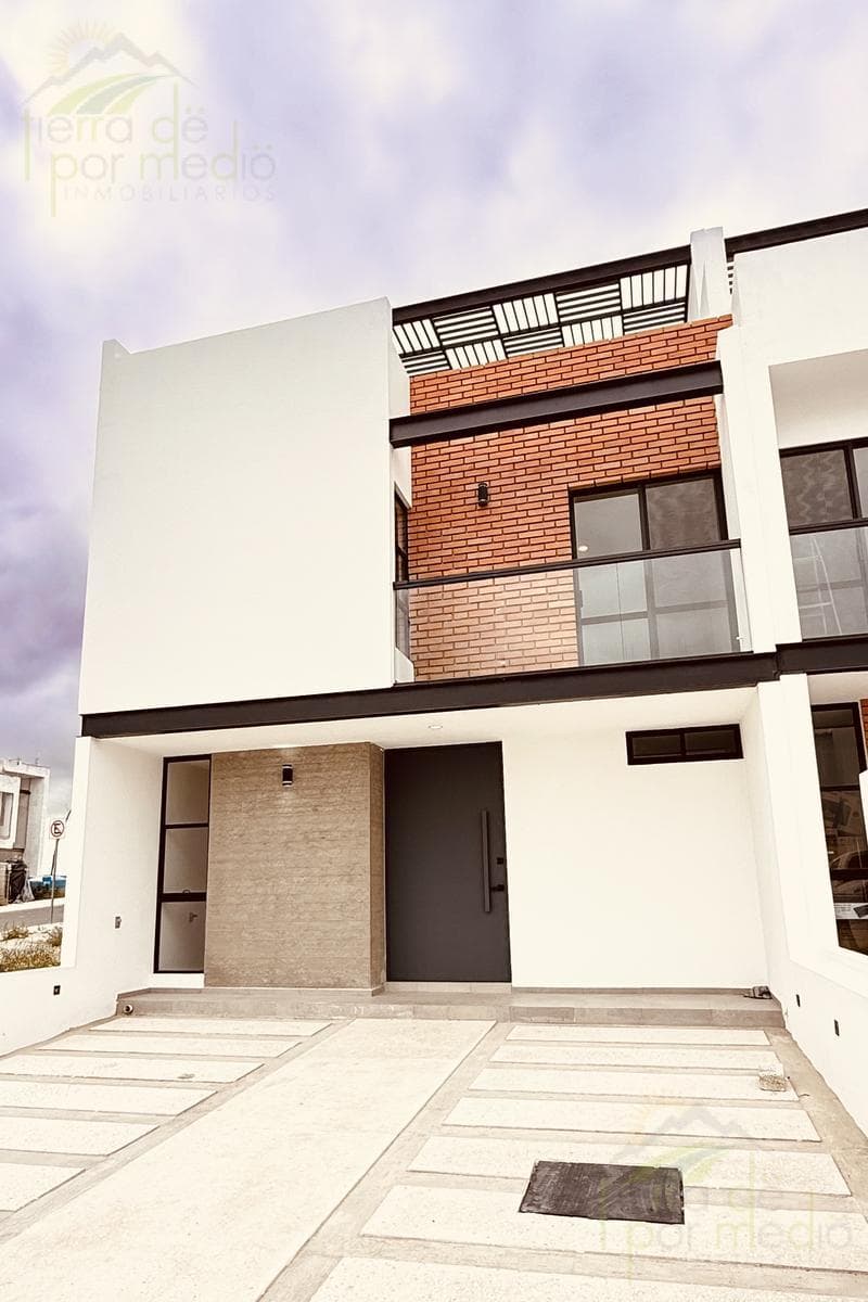 Designer Home in Zakia: Roof Garden and Potential for 5 Bedrooms