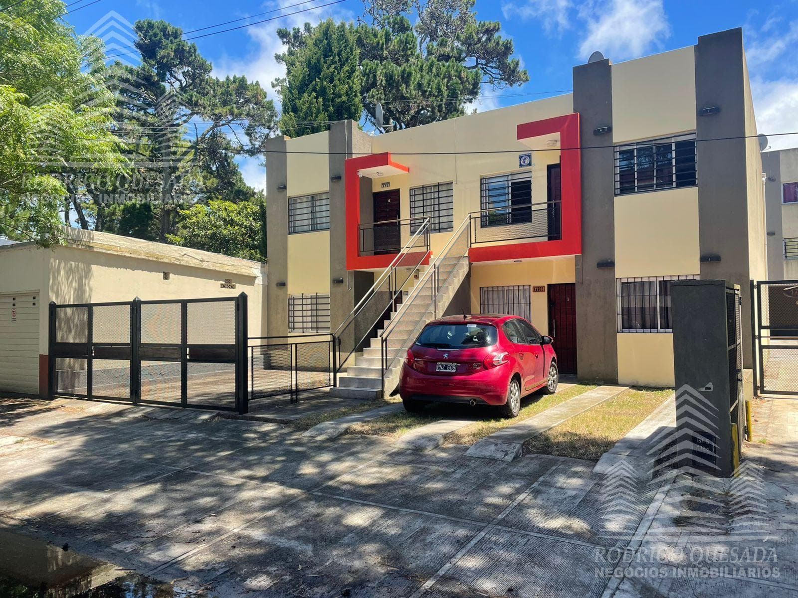 Modern ground-floor apartment, just 3 blocks from the ocean!! PRICE REDUCED - GREAT OPPORTUNITY