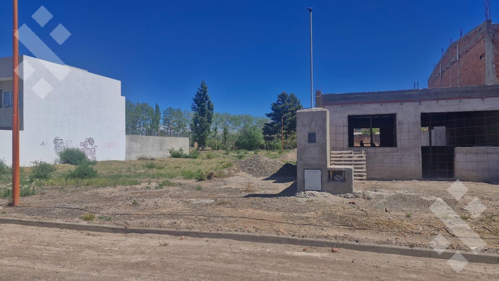FOR SALE: HOUSE UNDER CONSTRUCTION