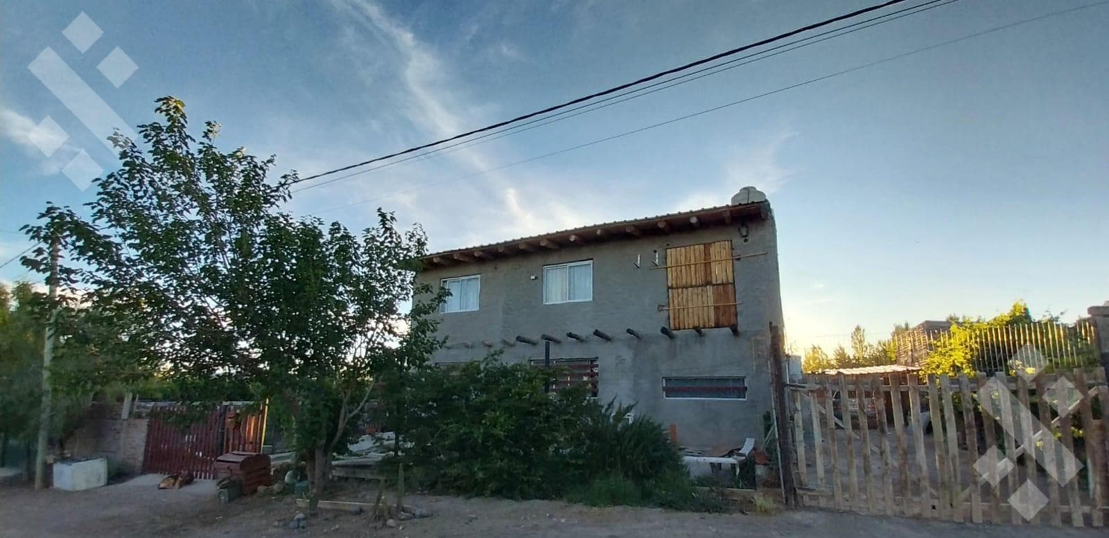4-BEDROOM HOUSE FOR SALE with a 1-bedroom apartment and a shed - BALSA LAS PERLAS, RIO NEGRO