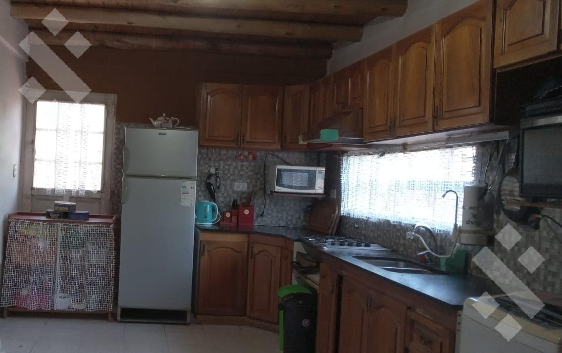 4-BEDROOM HOUSE FOR SALE with a 1-bedroom apartment and a shed - BALSA LAS PERLAS, RIO NEGRO