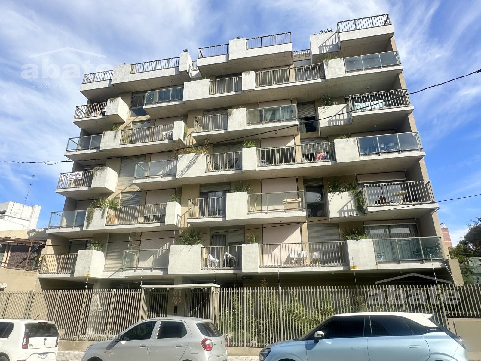 Brand-New Office or Medical Office Space for Rent Near Hospital de Clínicas