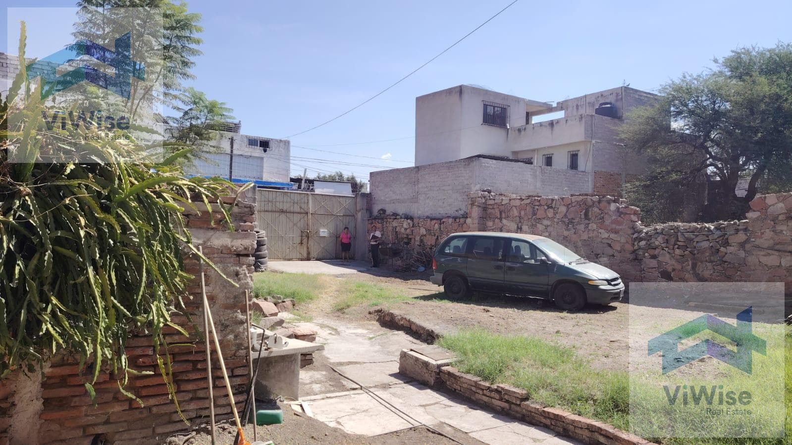 House for sale in the very central Casa Blanca neighborhood