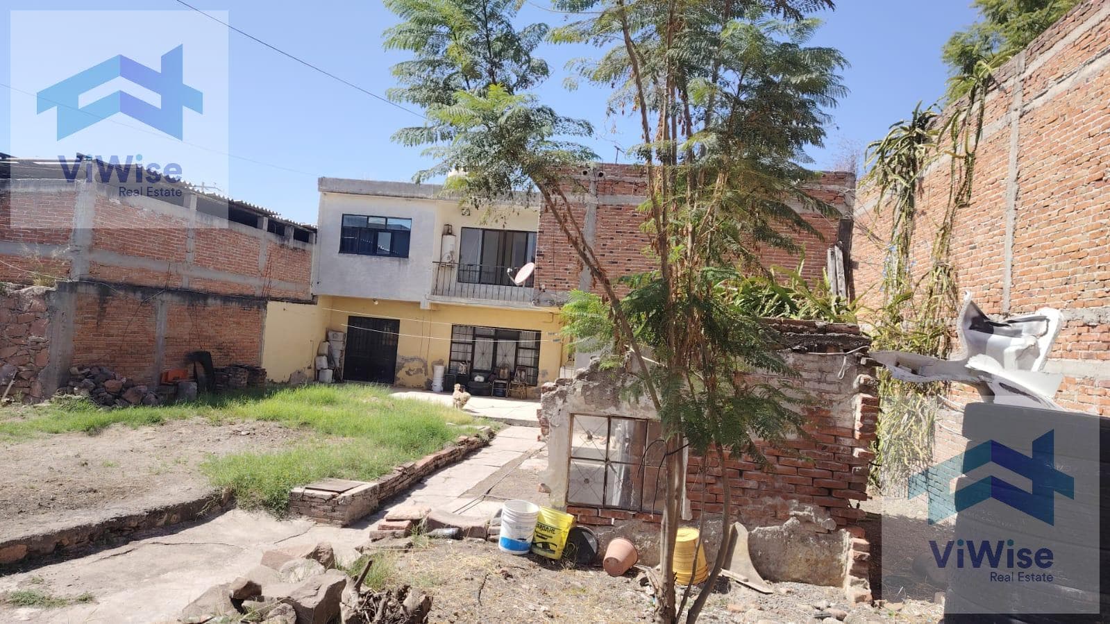 House for sale in the very central Casa Blanca neighborhood