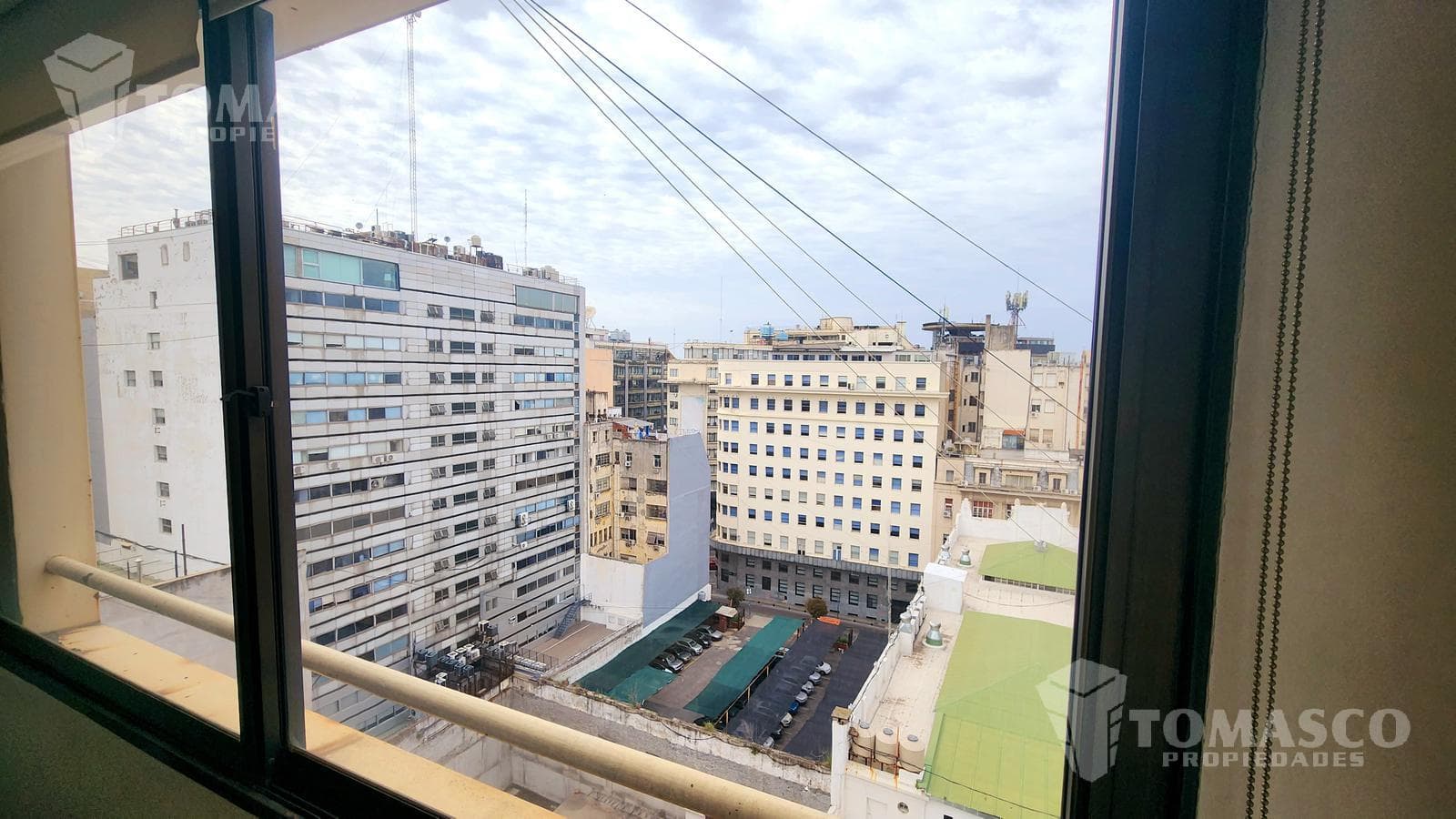 Commercial Office for Sale: 700 m² - 13 Permanent Parking Spaces - Storage Rooms