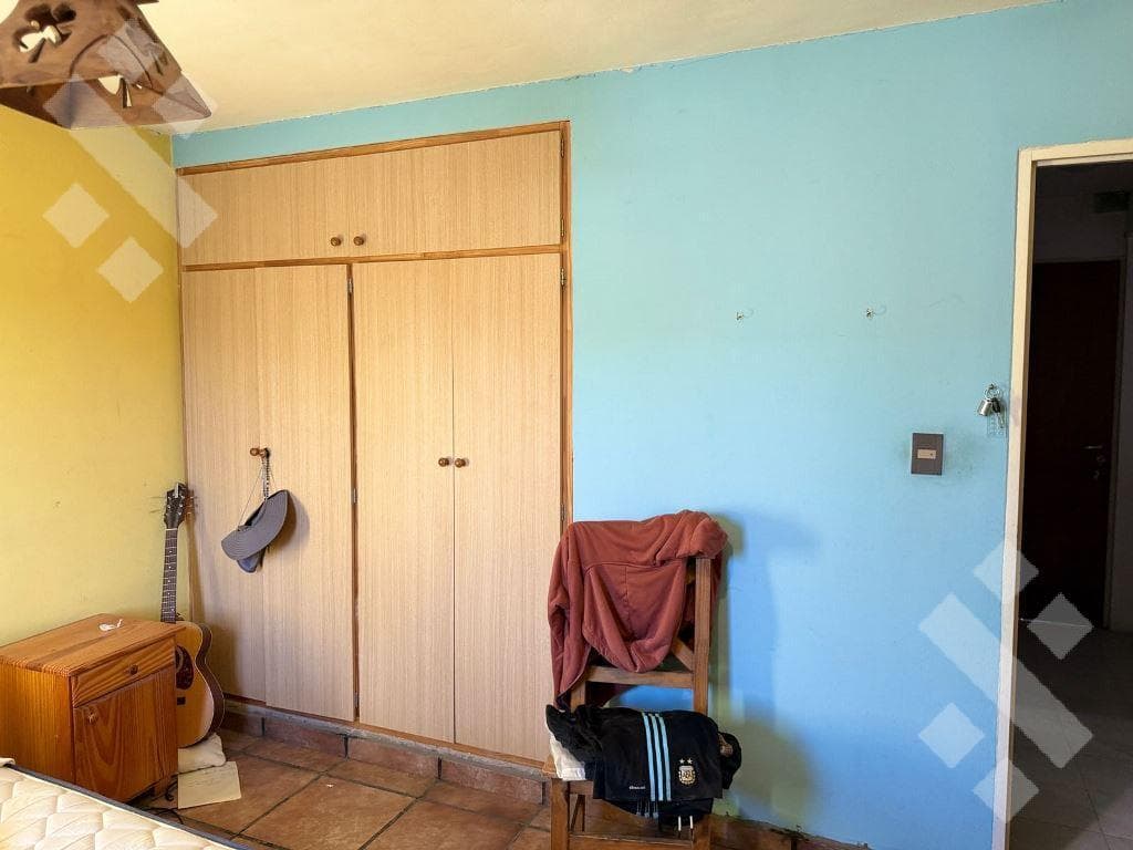 For Sale: 4-Bedroom House with Patio, Barbecue Area, Pool, and 2 Separate Apartments