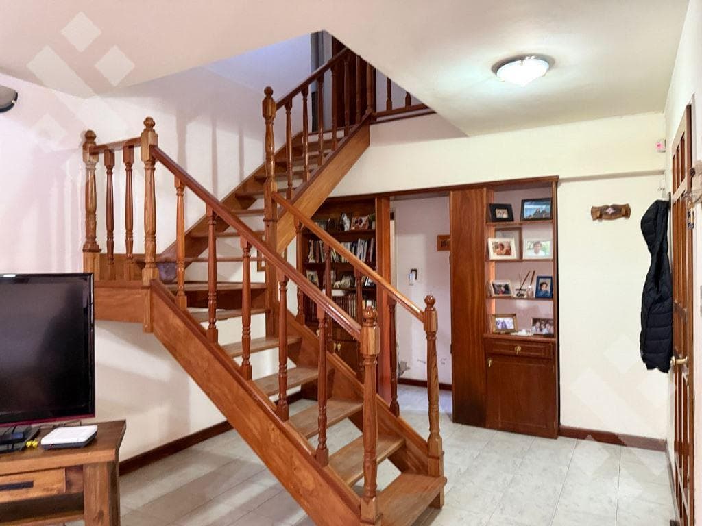 For Sale: 4-Bedroom House with Patio, Barbecue Area, Pool, and 2 Separate Apartments