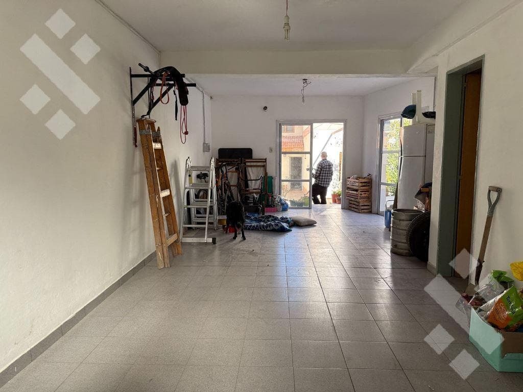 For Sale: 4-Bedroom House with Patio, Barbecue Area, Pool, and 2 Separate Apartments
