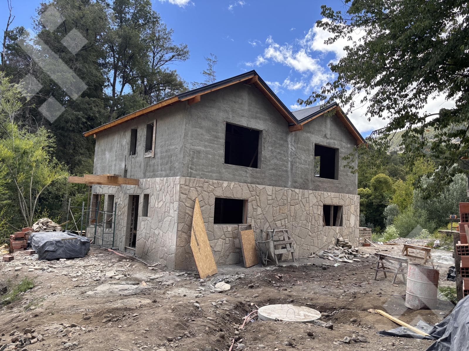Cabin for Sale with Streamfront Property in San Martín de los Andes