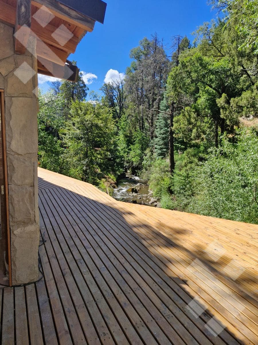 Cabin for Sale with Streamfront Property in San Martín de los Andes