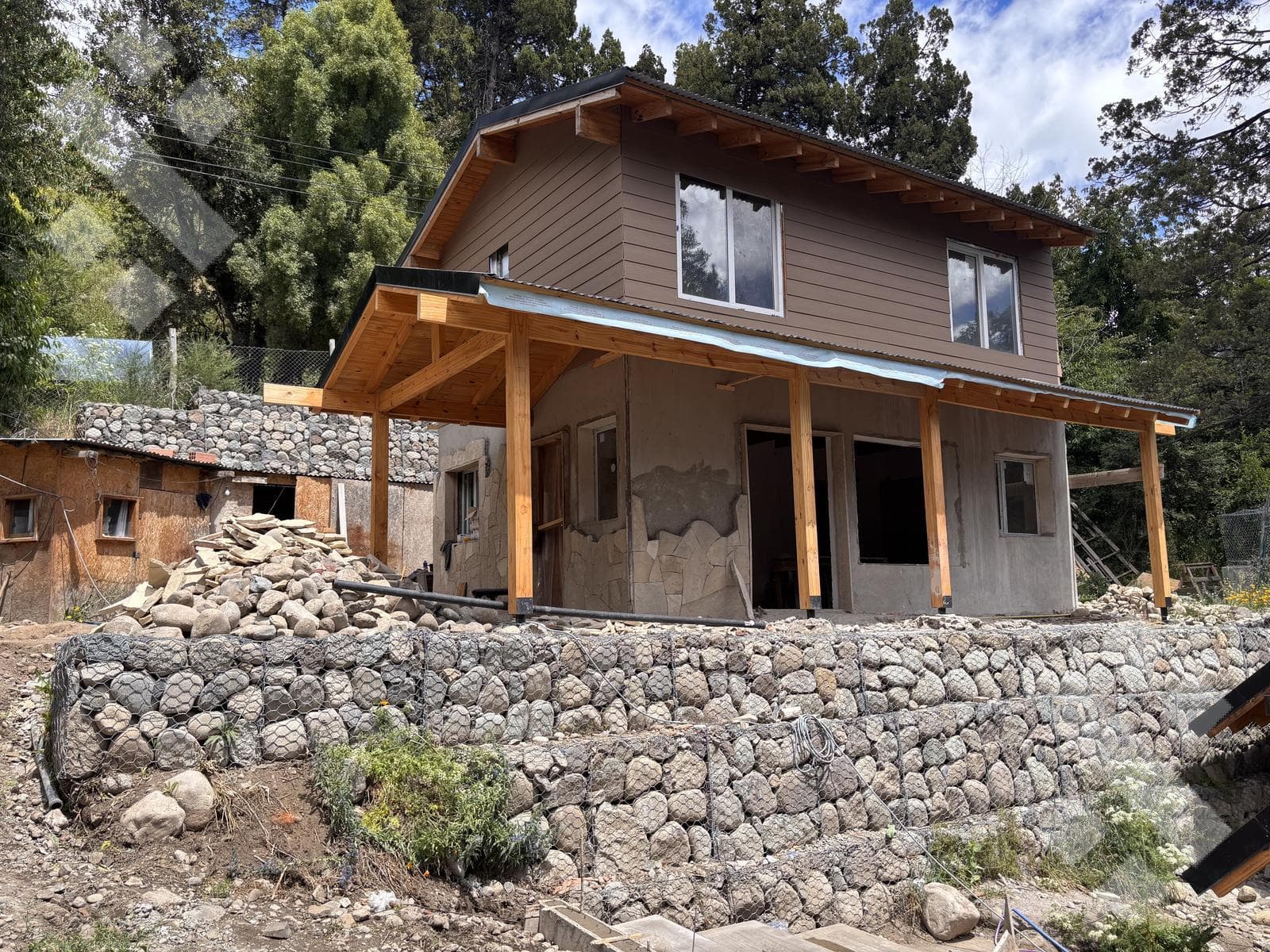 Cabin for Sale with Streamfront Property in San Martín de los Andes