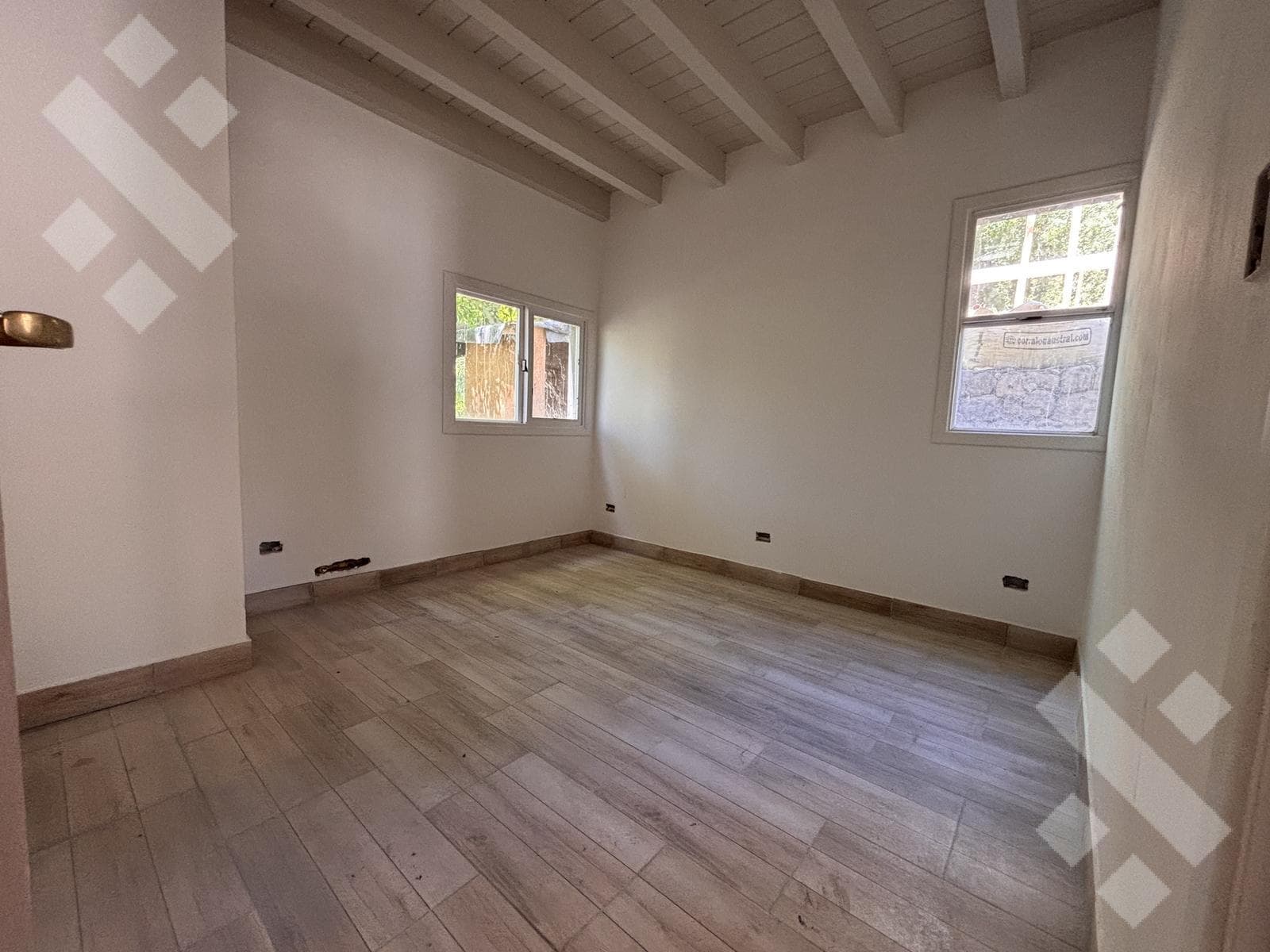 Cabin for Sale with Streamfront Property in San Martín de los Andes