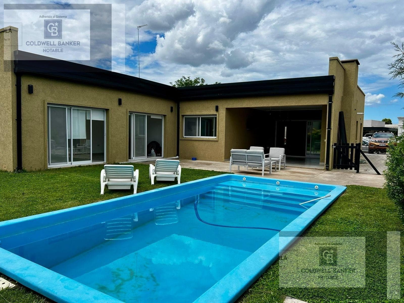 House for Sale: 5 Bedrooms, Pilar Del Este, S. Ramon; Garden, Barbecue Area, Pool (Pemuta/Financing Available). Open to Offers