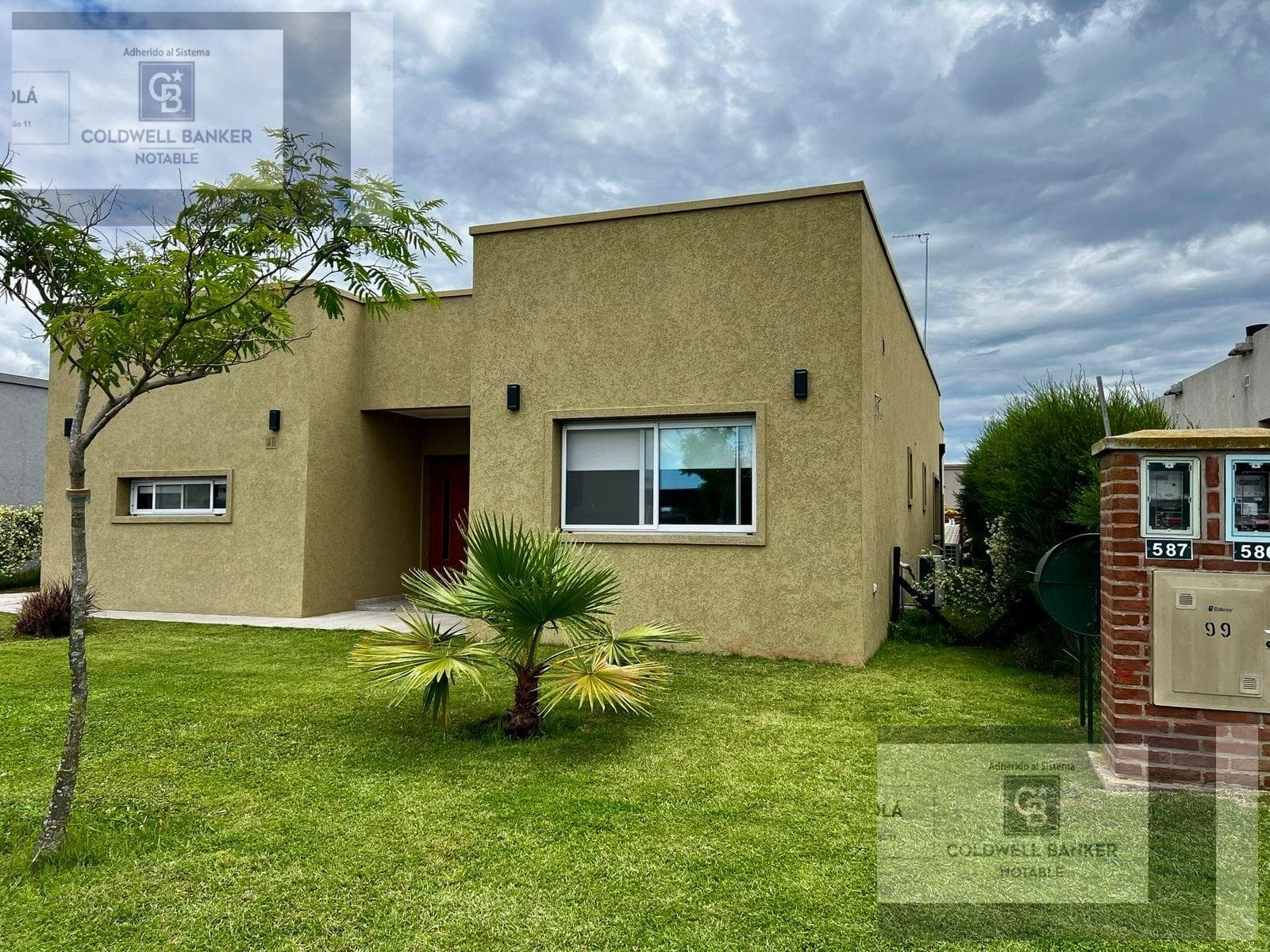 House for Sale: 5 Bedrooms, Pilar Del Este, S. Ramon; Garden, Barbecue Area, Pool (Pemuta/Financing Available). Open to Offers