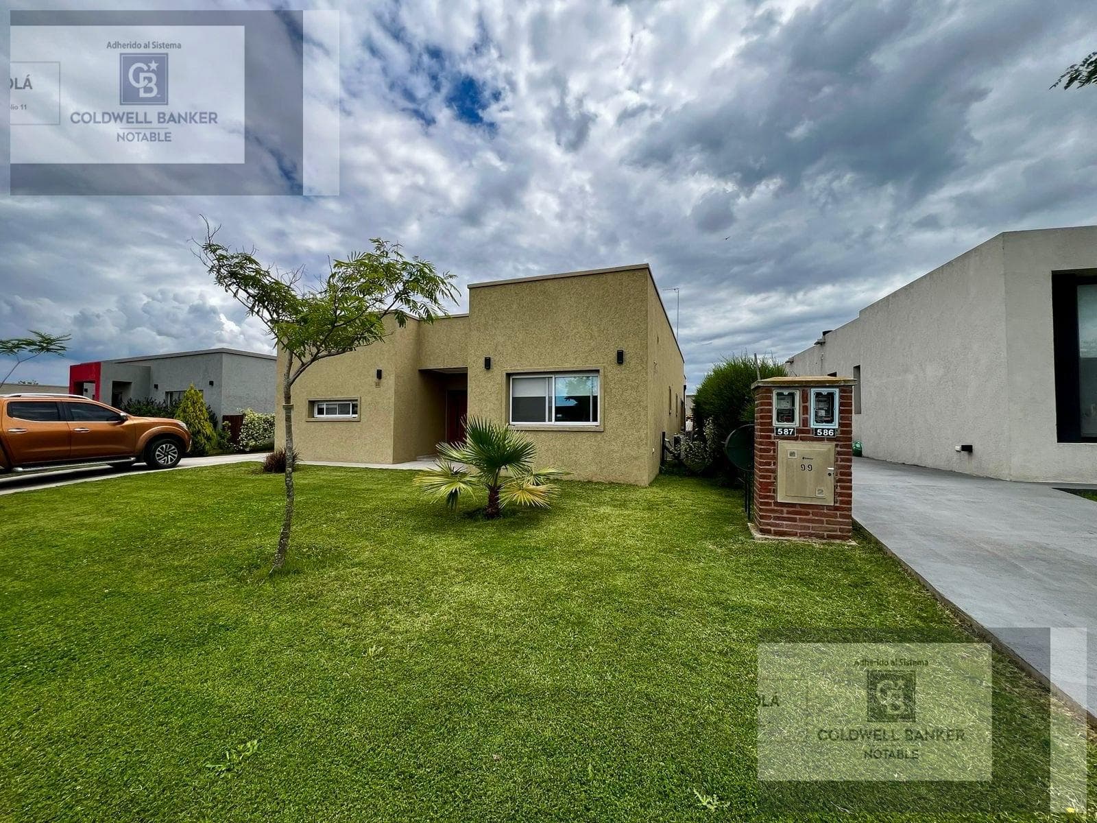 House for Sale: 5 Bedrooms, Pilar Del Este, S. Ramon; Garden, Barbecue Area, Pool (Pemuta/Financing Available). Open to Offers