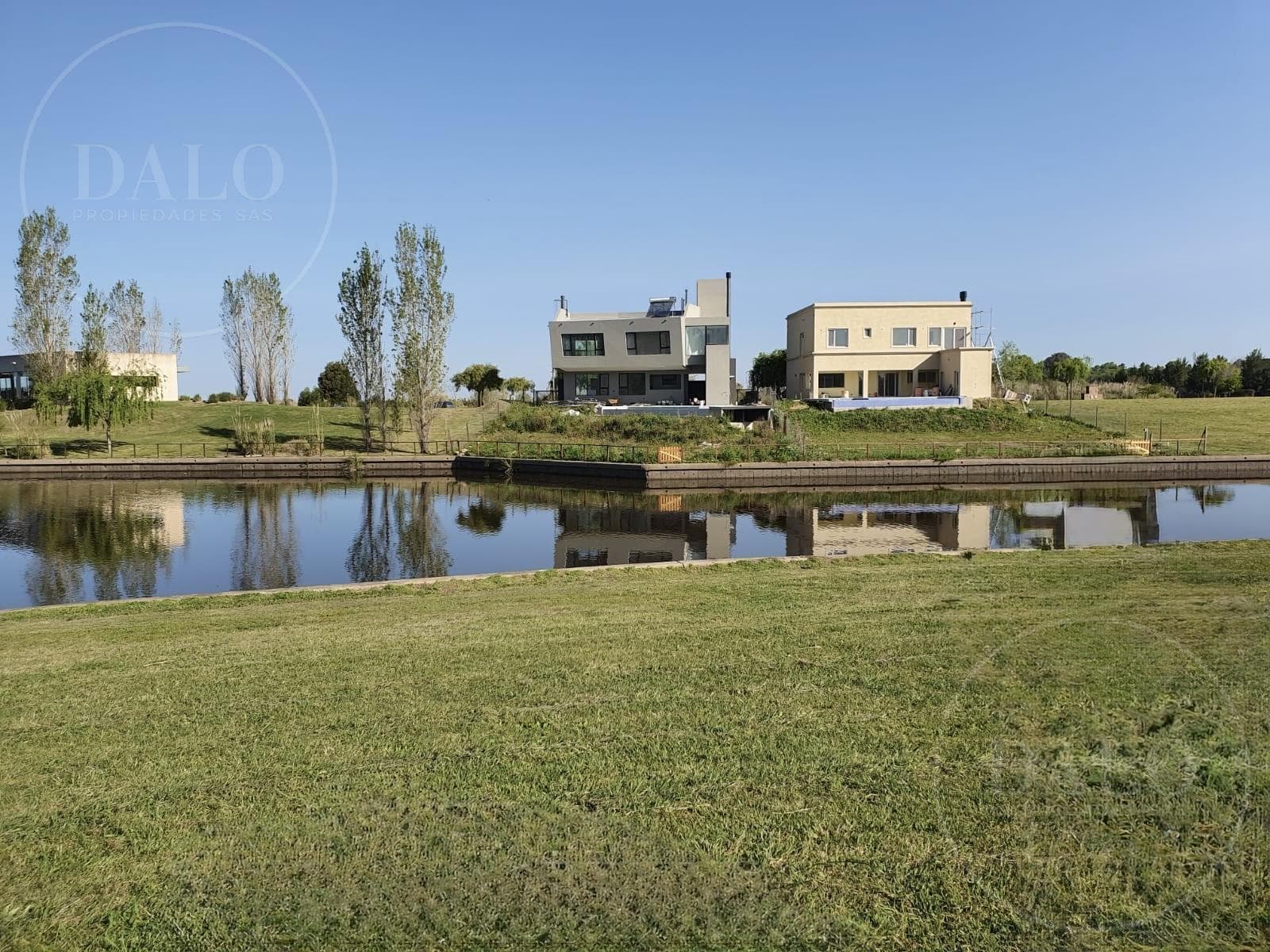 Land for Sale in Al Agua with River Access, 983.52 square meters, in the El Cazal neighborhood, Escobar