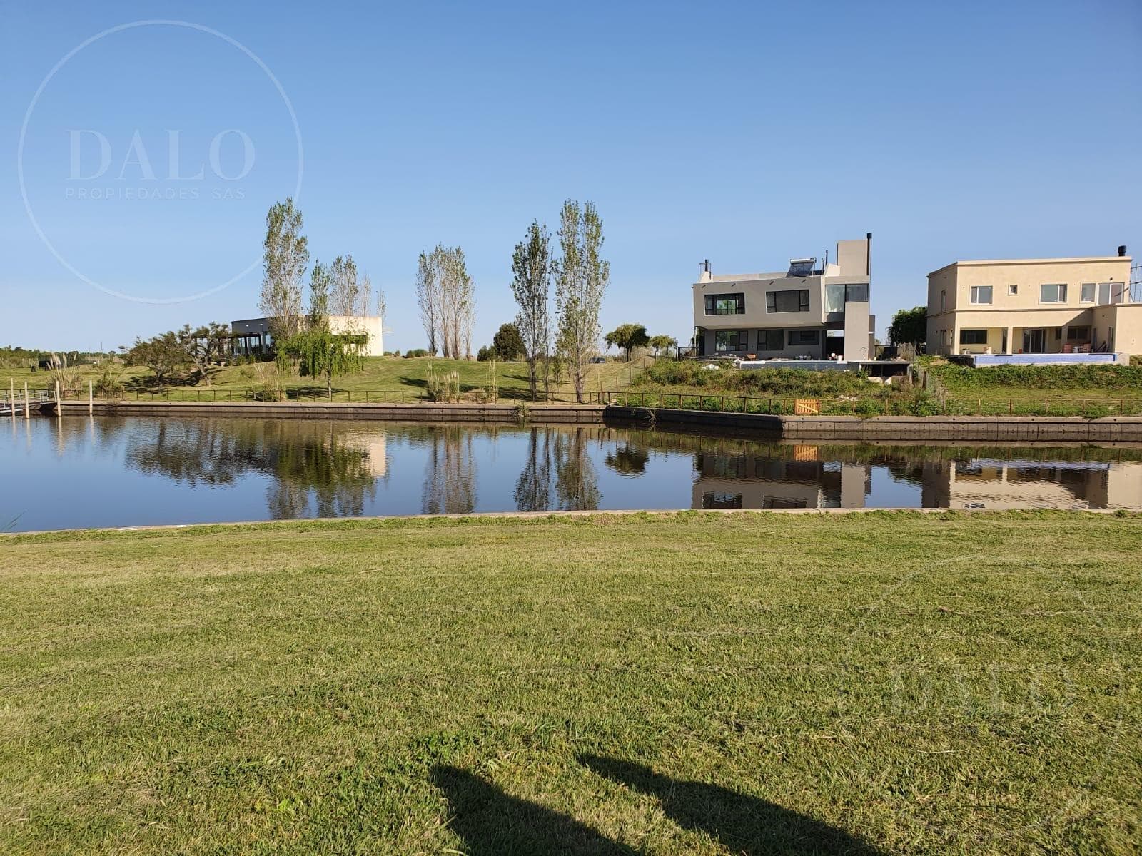 Land for Sale in Al Agua with River Access, 983.52 square meters, in the El Cazal neighborhood, Escobar