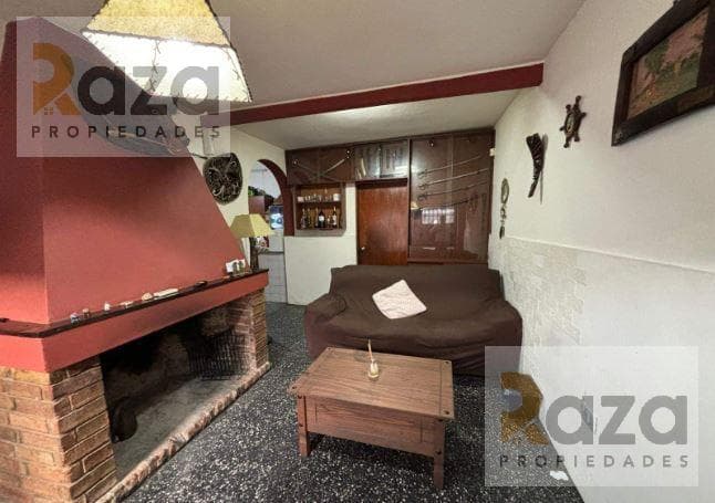 3-Bedroom House for Sale with Garage, Cordón: A Unique Investment Opportunity!