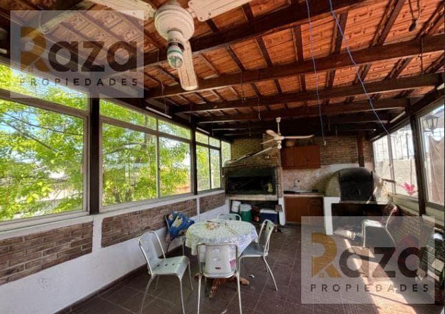 3-Bedroom House for Sale with Garage, Cordón: A Unique Investment Opportunity!