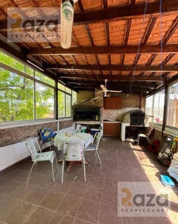 3-Bedroom House for Sale with Garage, Cordón: A Unique Investment Opportunity!