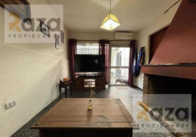 3-Bedroom House for Sale with Garage, Cordón: A Unique Investment Opportunity!