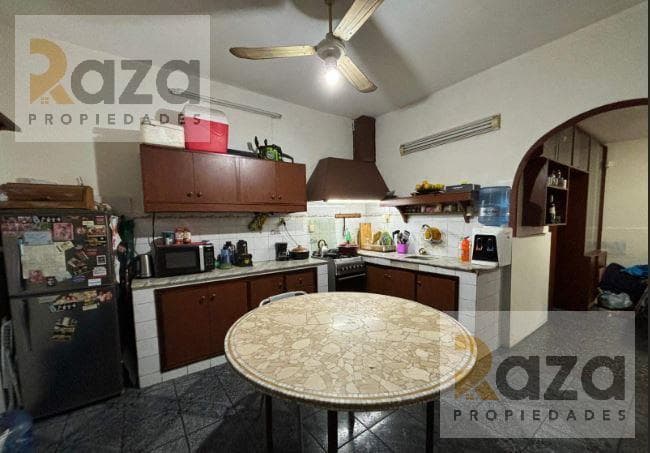 3-Bedroom House for Sale with Garage, Cordón: A Unique Investment Opportunity!