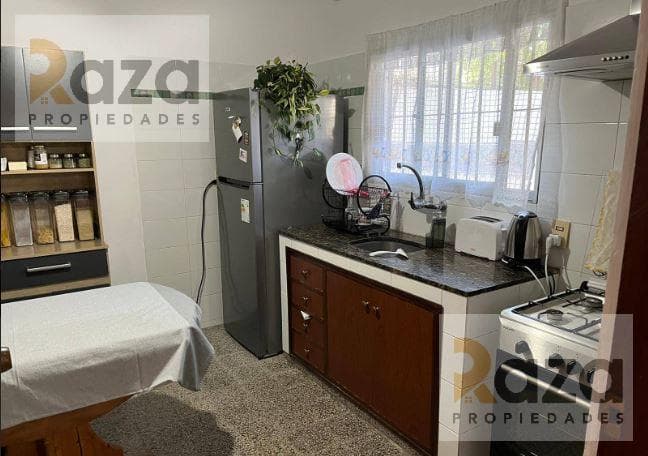 3-Bedroom House for Sale with Garage, Cordón: A Unique Investment Opportunity!