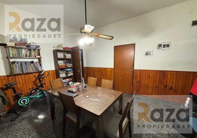 3-Bedroom House for Sale with Garage, Cordón: A Unique Investment Opportunity!