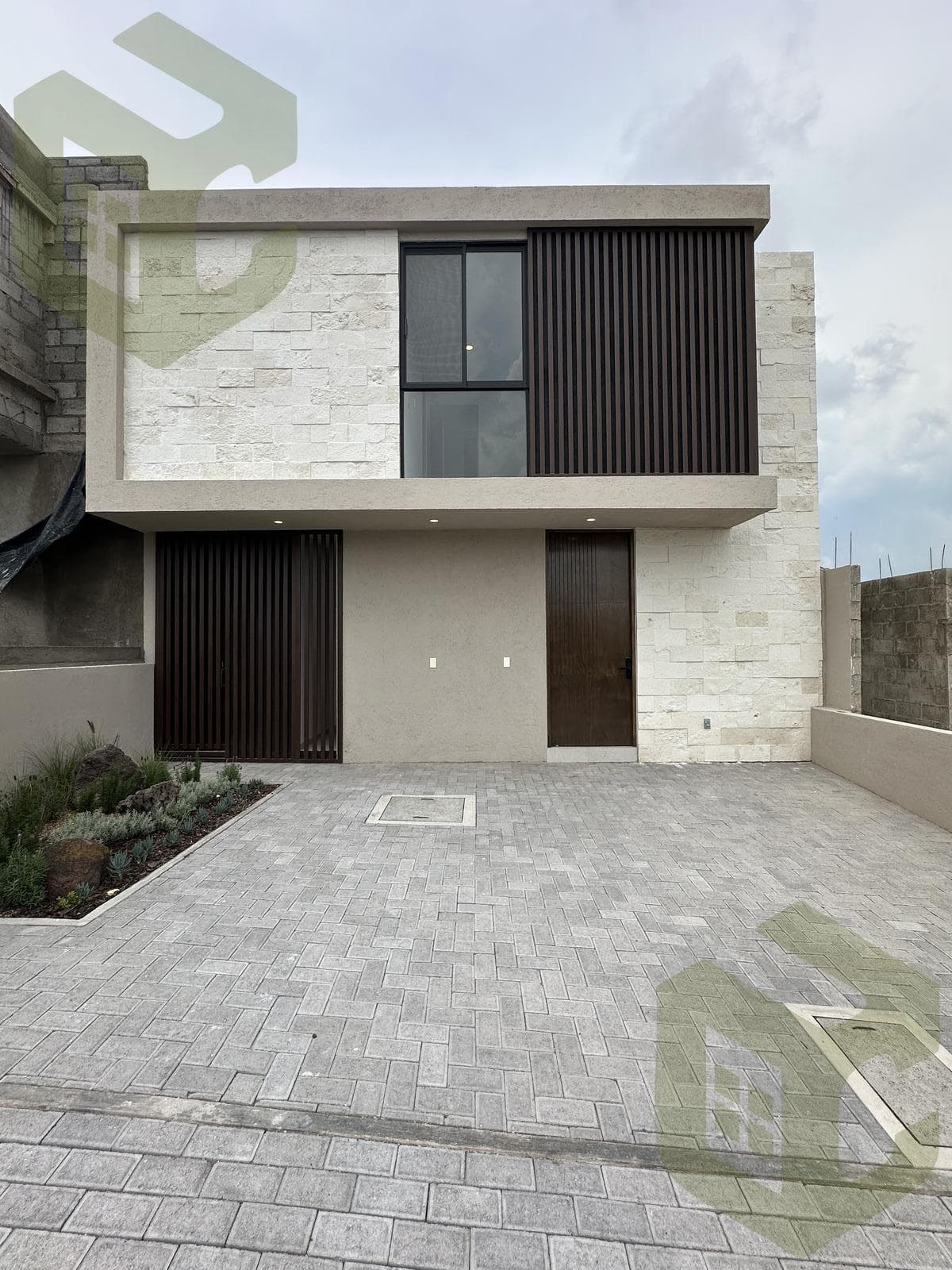 WITH THE MAIN BEDROOM ON THE GROUND FLOOR