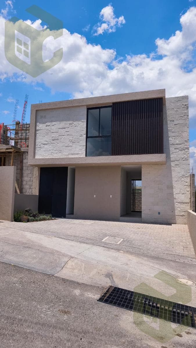WITH 3 SPACIOUS BEDROOMS