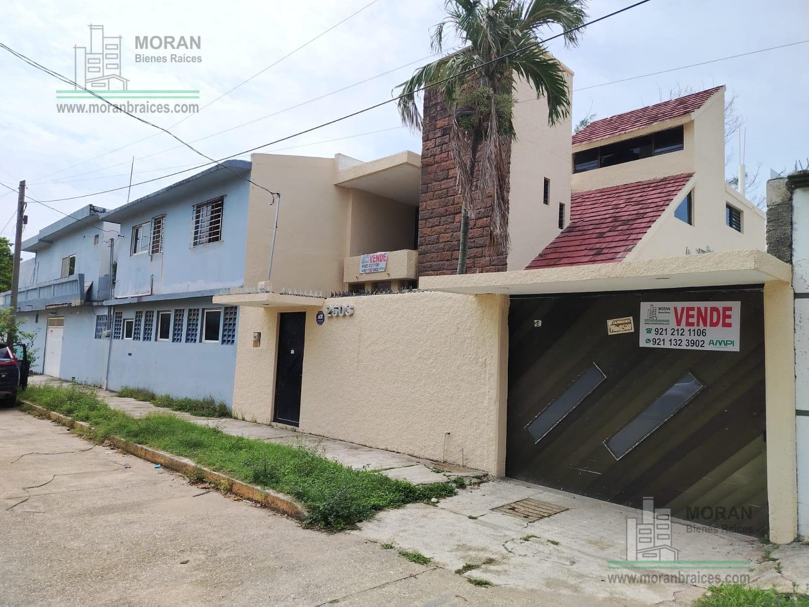 House at 2503 Cuauhtémoc Avenue, Puerto Mexico, Coatzacoalcos, Ver.