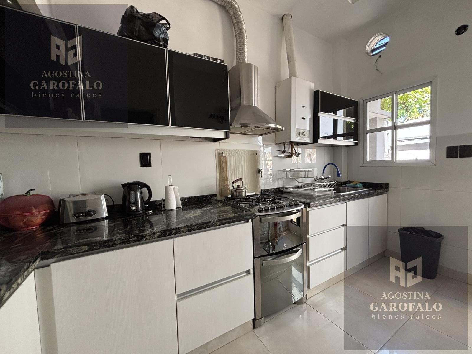 3-room penthouse for sale on a main street in Villa Lugano with a patio and terrace; mortgage-eligible; no building fees
