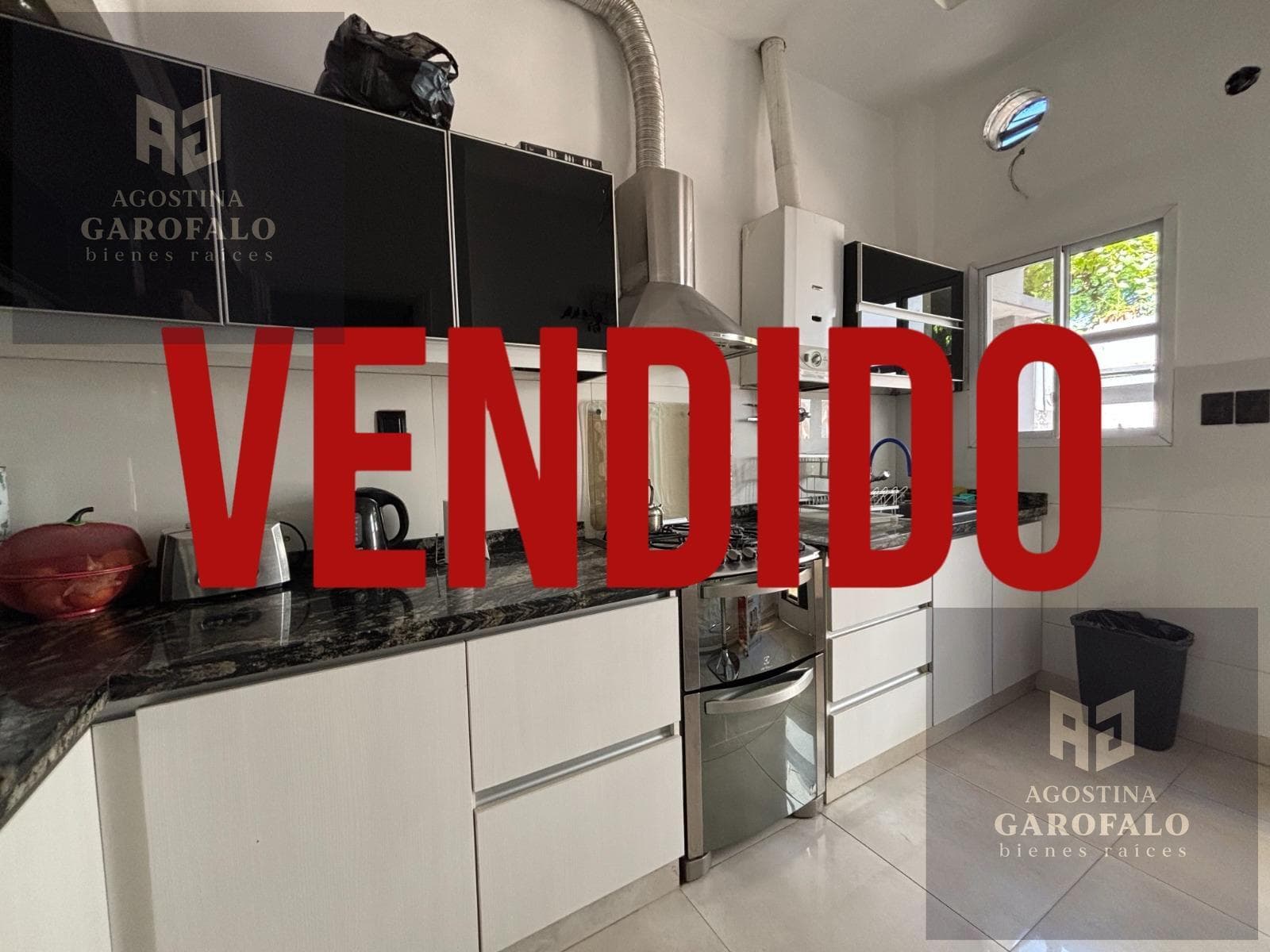 3-room penthouse for sale on a main street in Villa Lugano with a patio and terrace; mortgage-eligible; no building fees