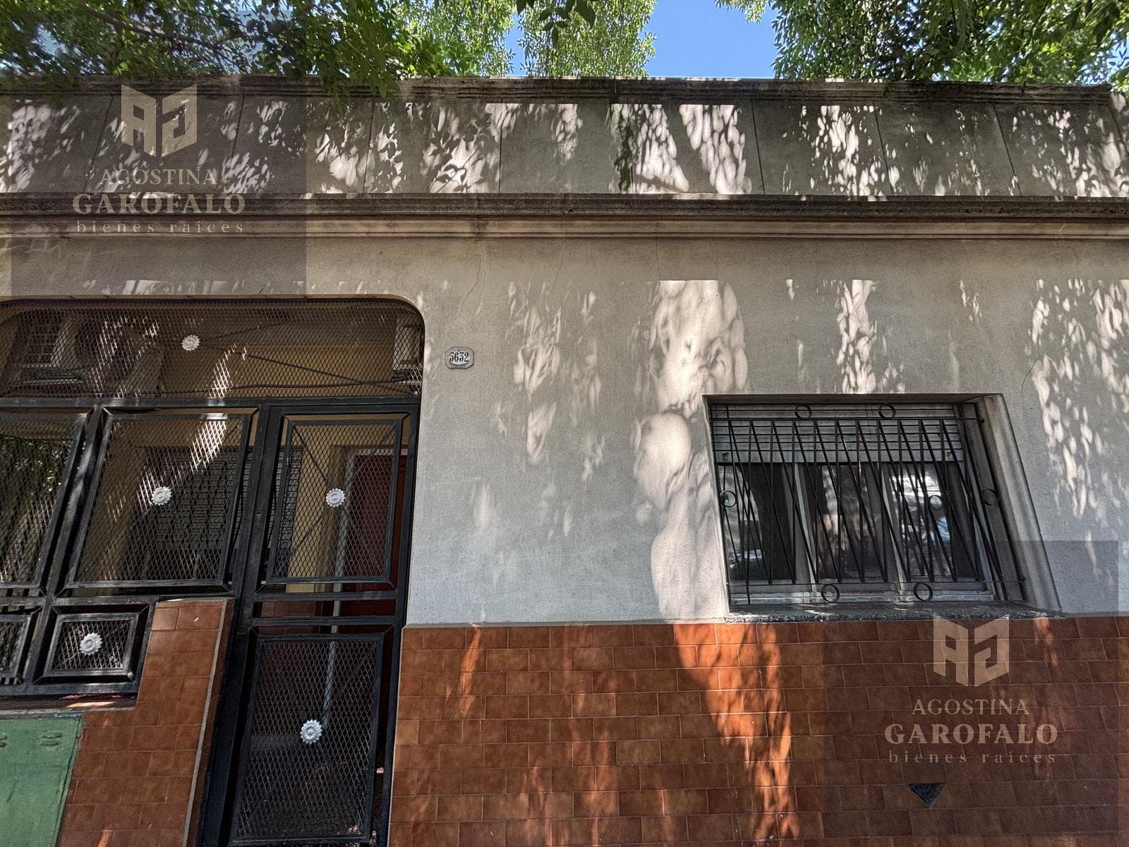 3-room penthouse for sale on a main street in Villa Lugano with a patio and terrace; mortgage-eligible; no building fees