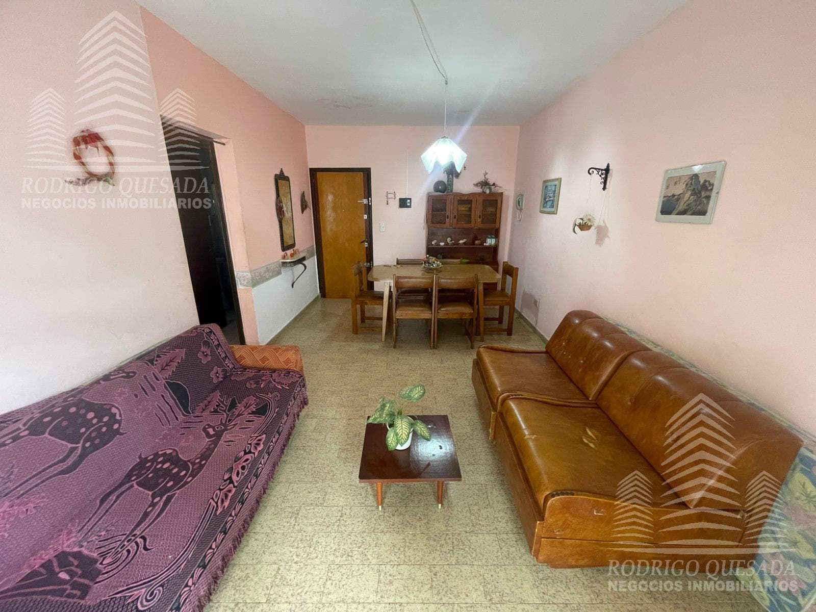 A very nice, comfortable apartment in an unbeatable location on Chiozza Street, with natural gas!