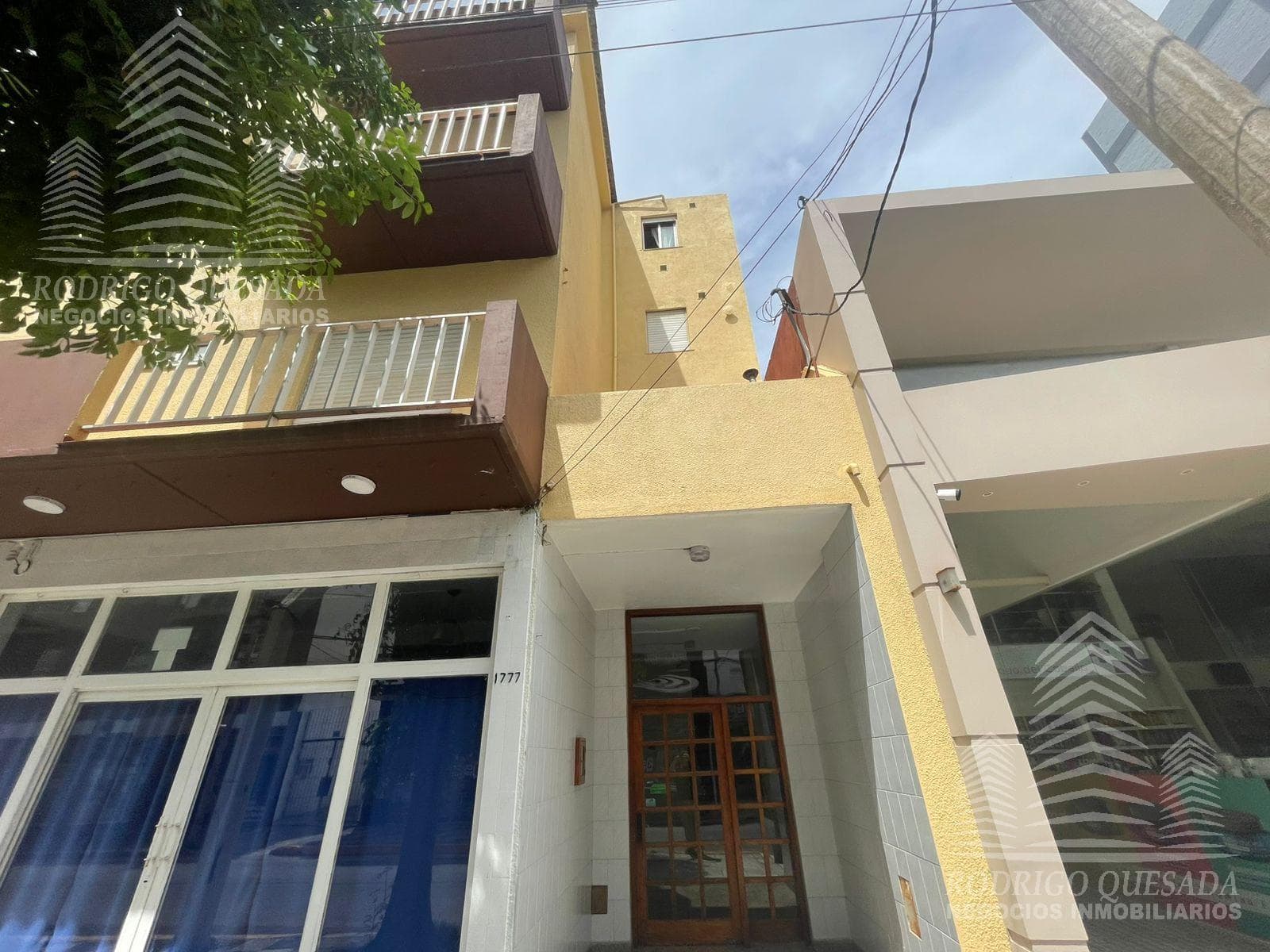 A very nice, comfortable apartment in an unbeatable location on Chiozza Street, with natural gas!