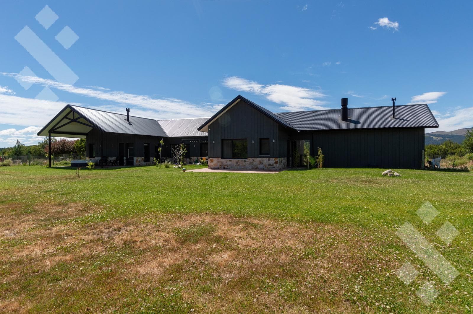House for Sale: 3 Bedrooms and a Studio - El Pegual Country Club - San Martín de los Andes