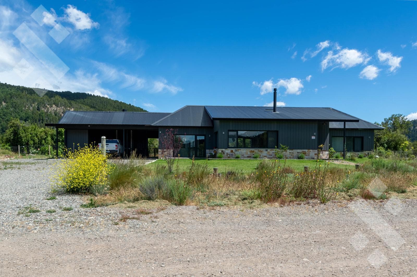 House for Sale: 3 Bedrooms and a Studio - El Pegual Country Club - San Martín de los Andes