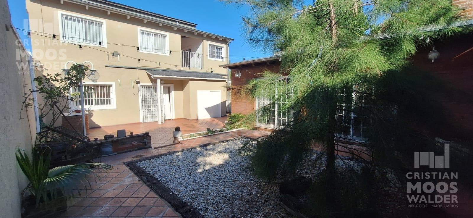 House for sale, downtown Garin.