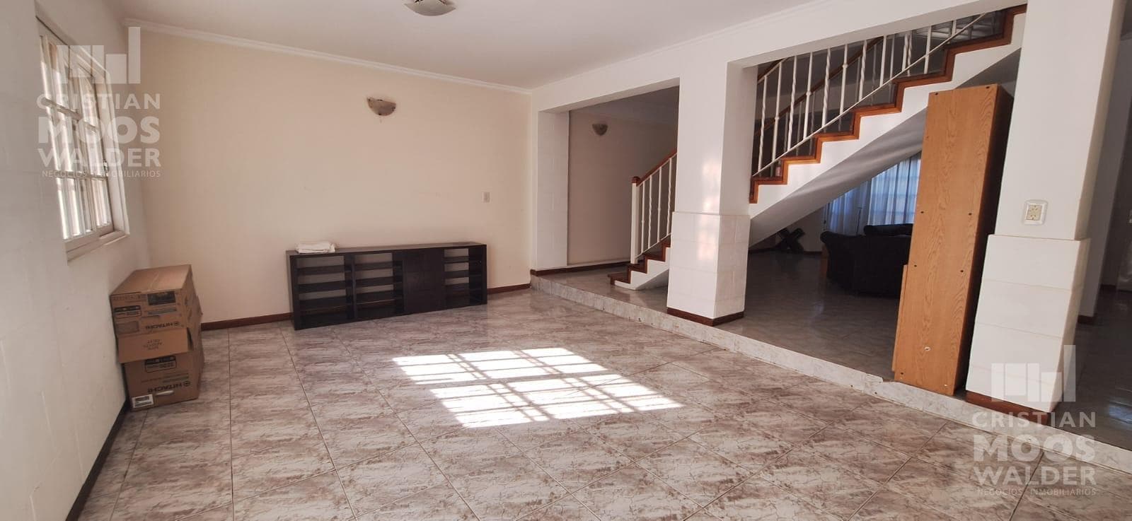 House for sale, downtown Garin.