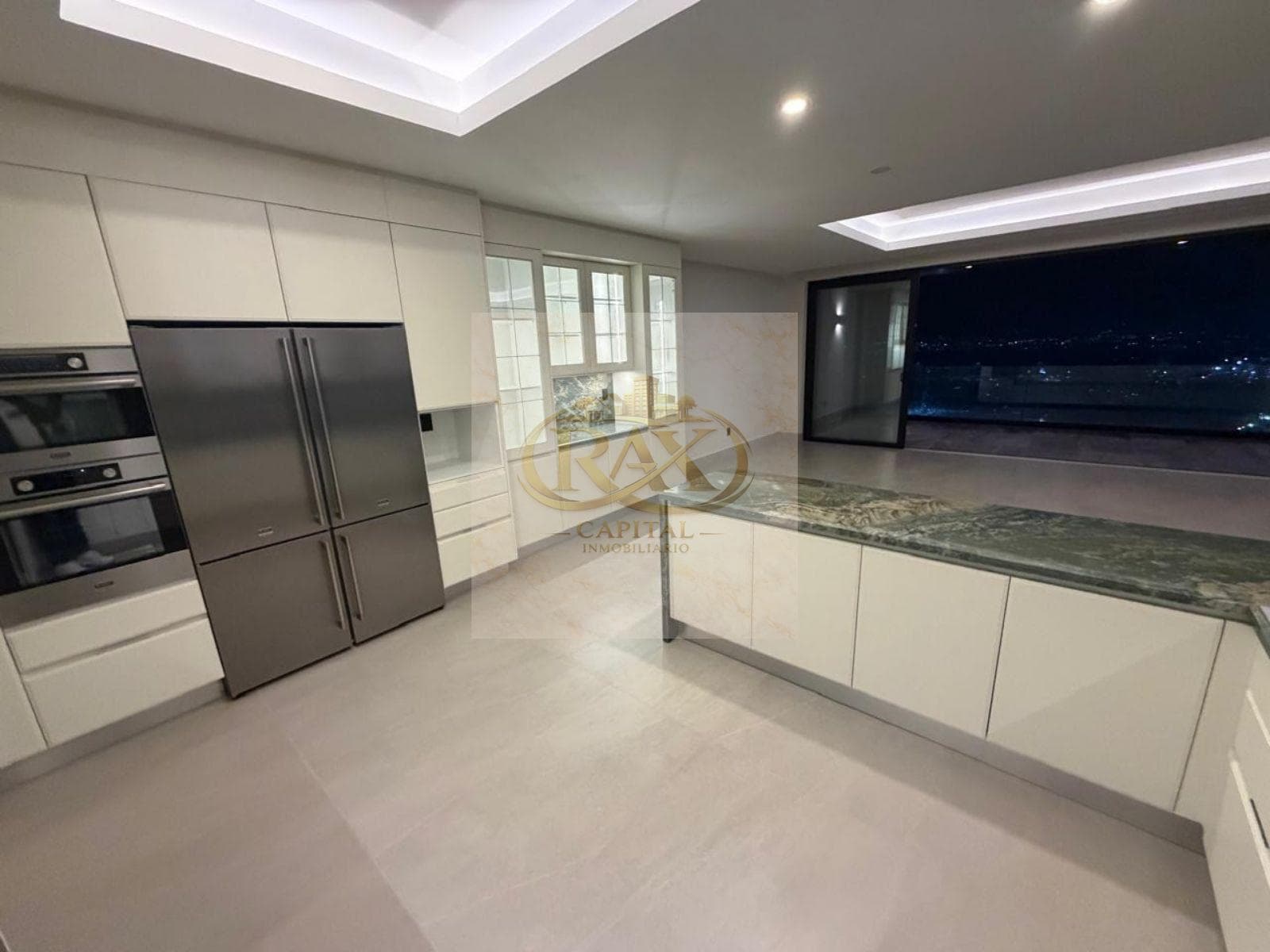 Luxury Apartment in Thea Tower