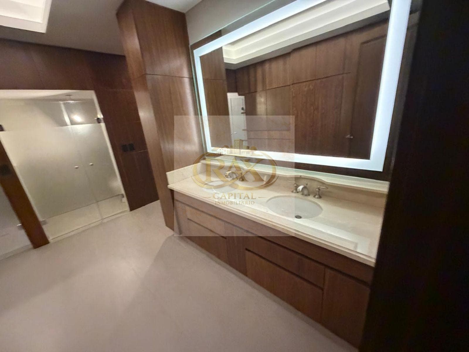 Luxury Apartment in Thea Tower