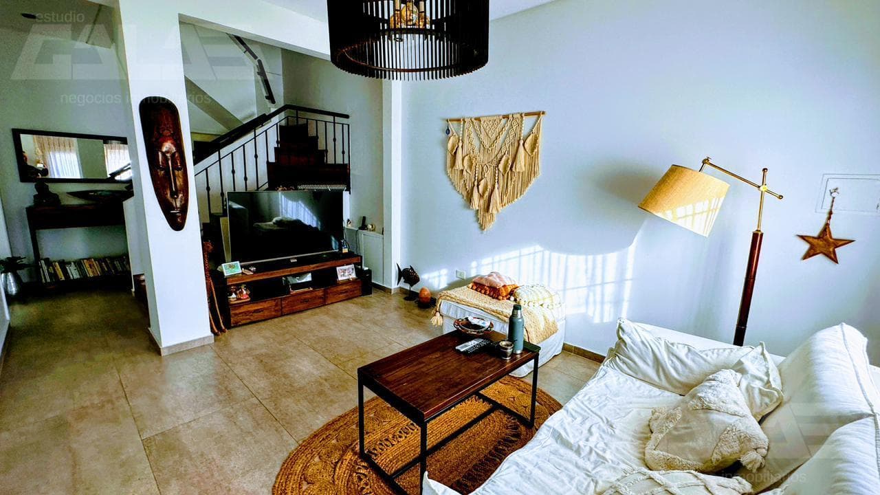 Modern 4-room house for sale with a heated pool in the best neighborhood of Castelar Norte
