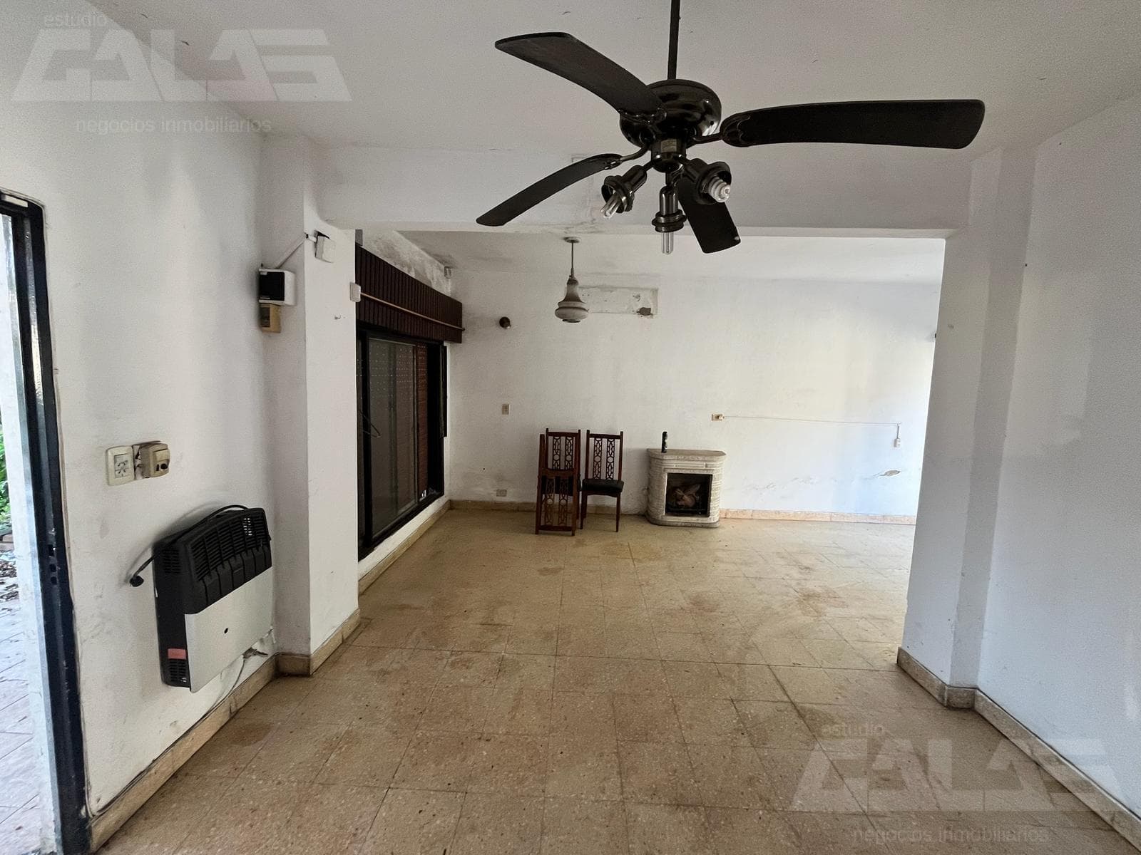 3-room house in need of renovation with its own lot and rear yard in Ituzaingó Norte – Villa Udaondo
