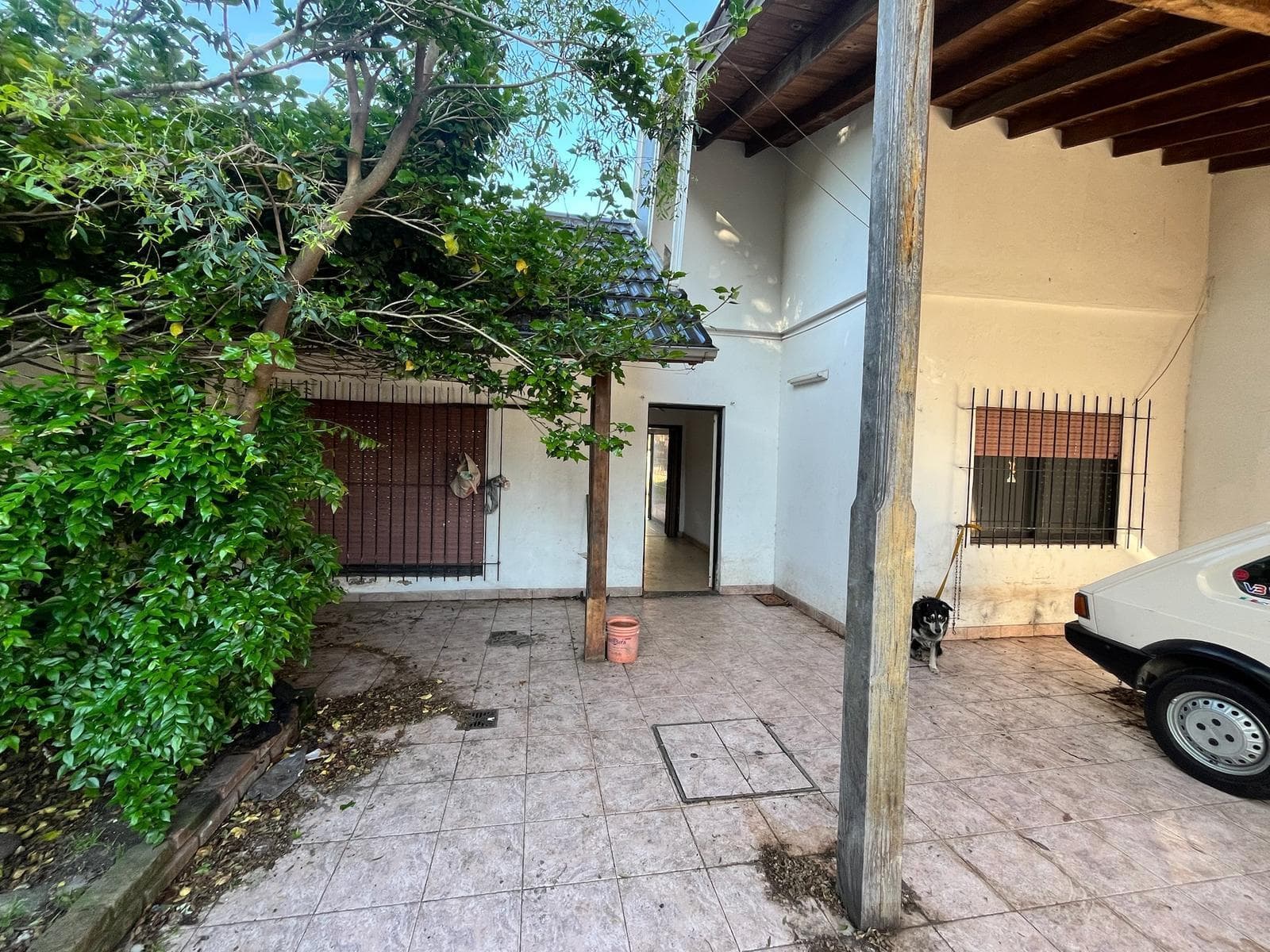 3-room house in need of renovation with its own lot and rear yard in Ituzaingó Norte – Villa Udaondo