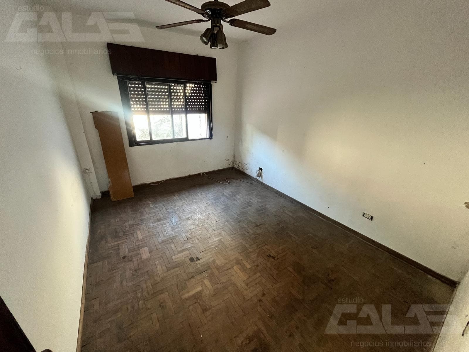 3-room house in need of renovation with its own lot and rear yard in Ituzaingó Norte – Villa Udaondo