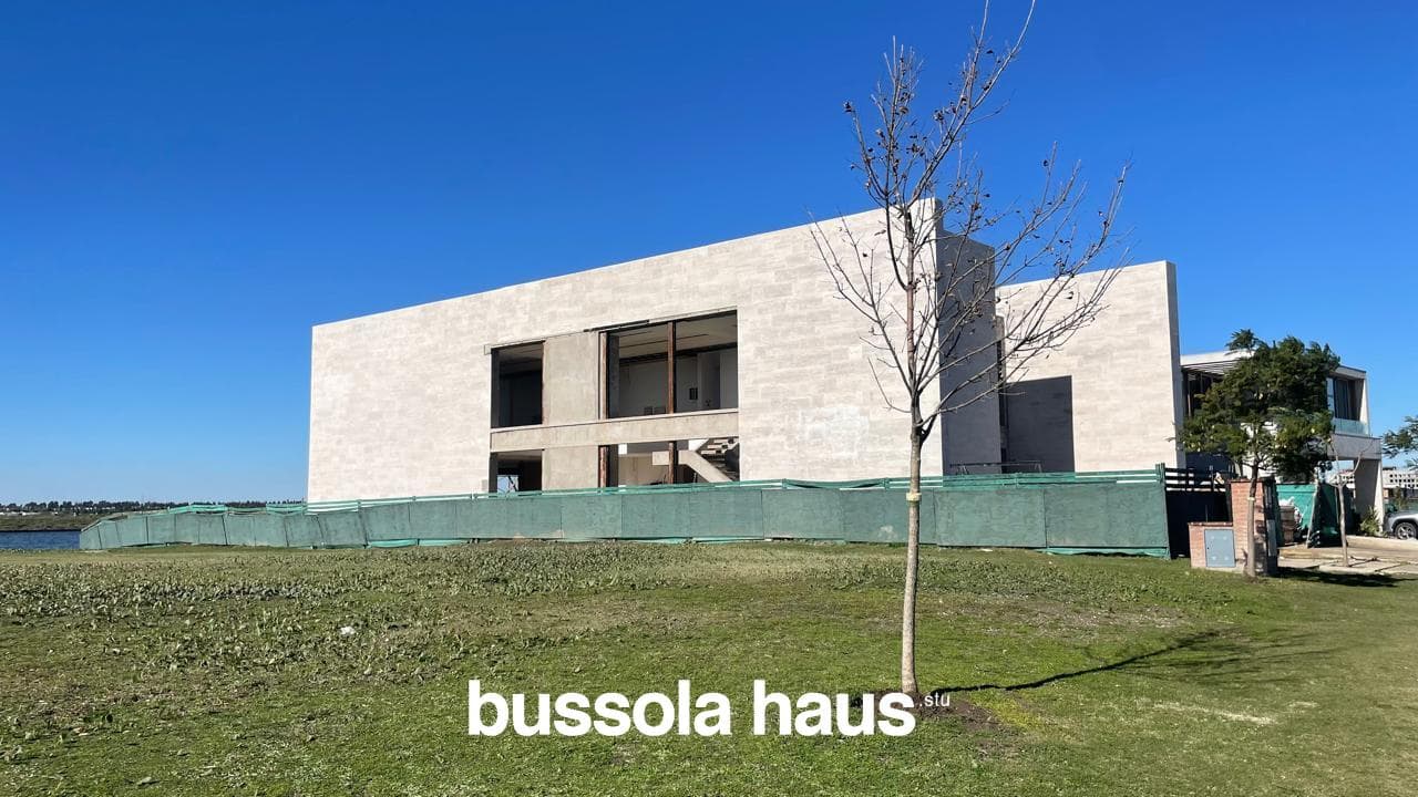 House in Los Puentes