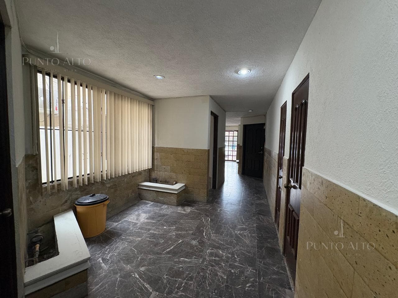 OFFICE FOR RENT IN COL LOS PINOS, JUST A FEW STEPS FROM AV. UNIVERSIDAD