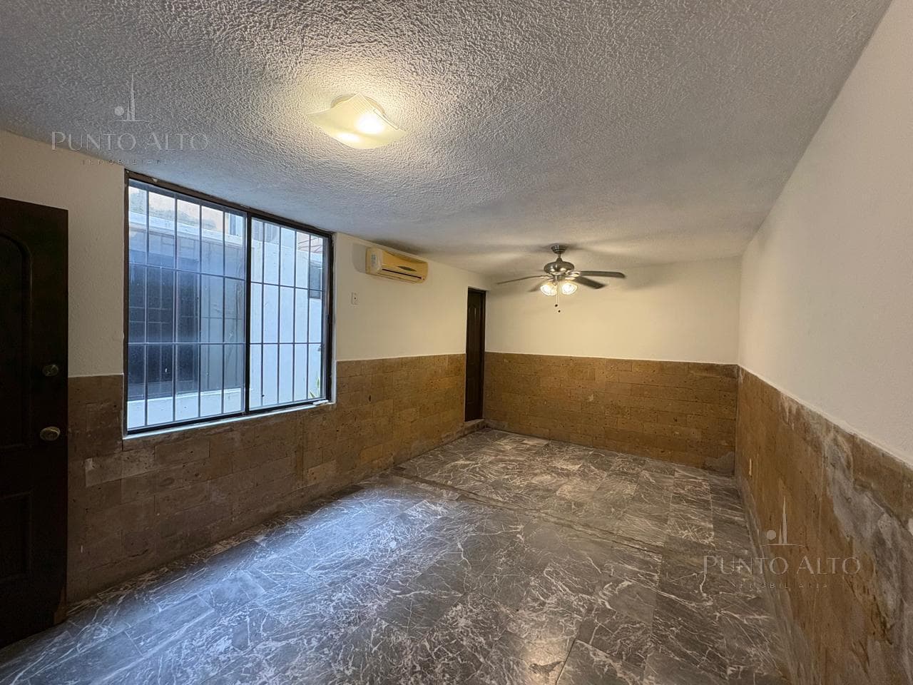 OFFICE FOR RENT IN COL LOS PINOS, JUST A FEW STEPS FROM AV. UNIVERSIDAD
